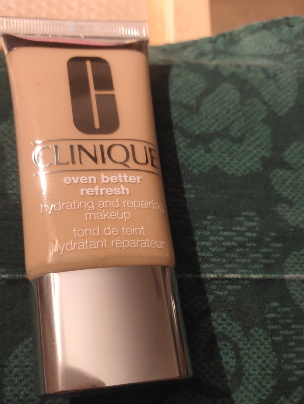 Clinique Even Better Refresh Hydrating & Repairing Makeup - 65 neutral